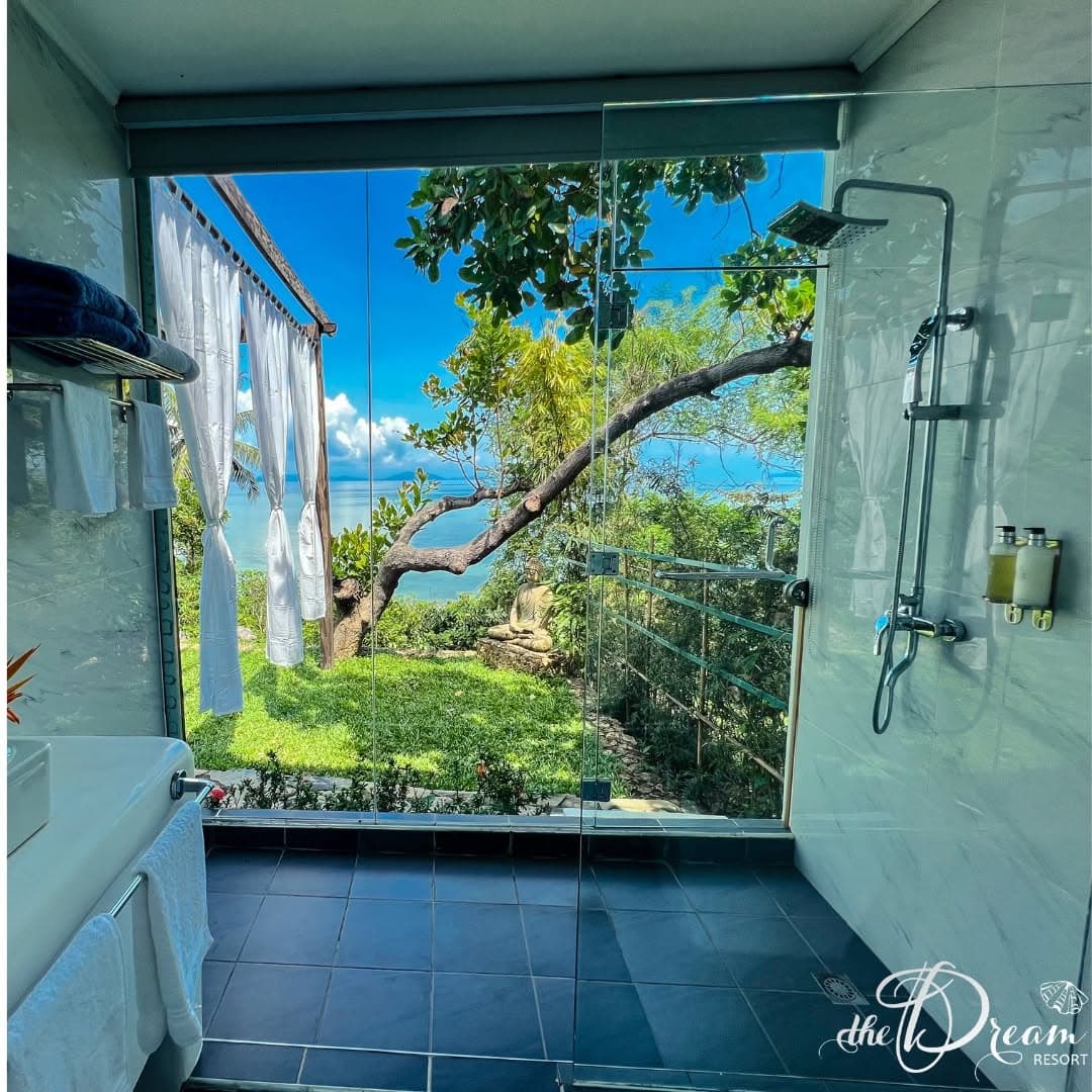 Pool Villa shower with a window to the bay